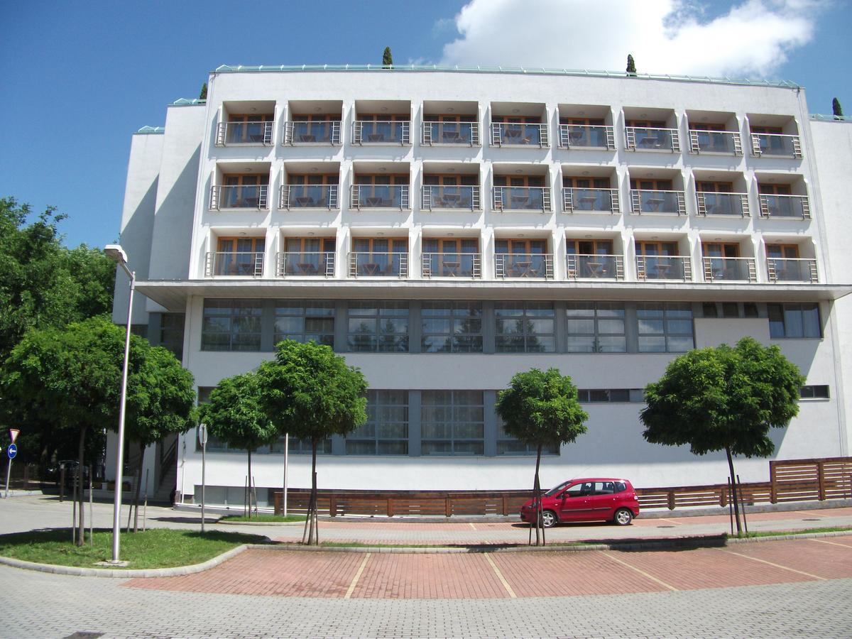 Debreceni Postas Ueduelo Exterior photo